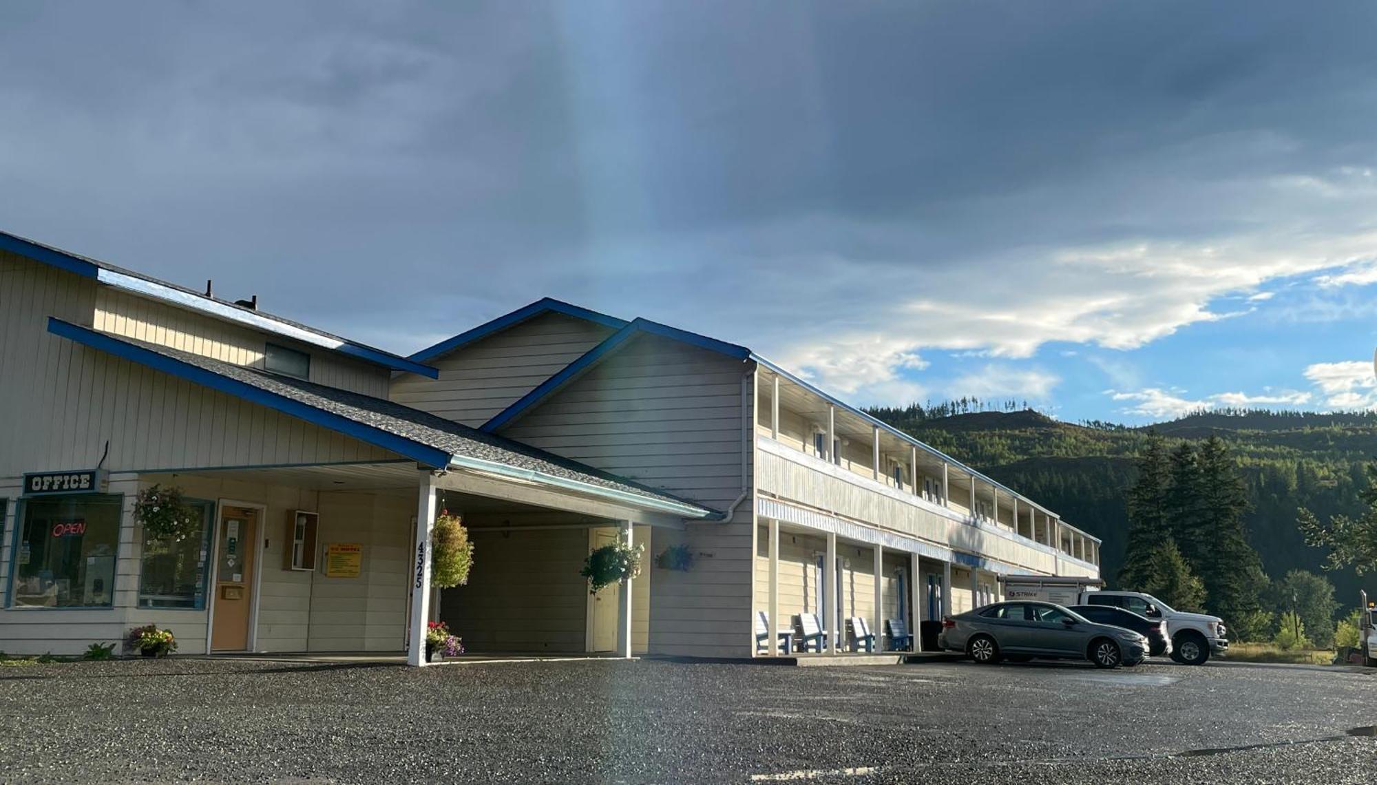 Y-5 Motel Barrière Eksteriør billede